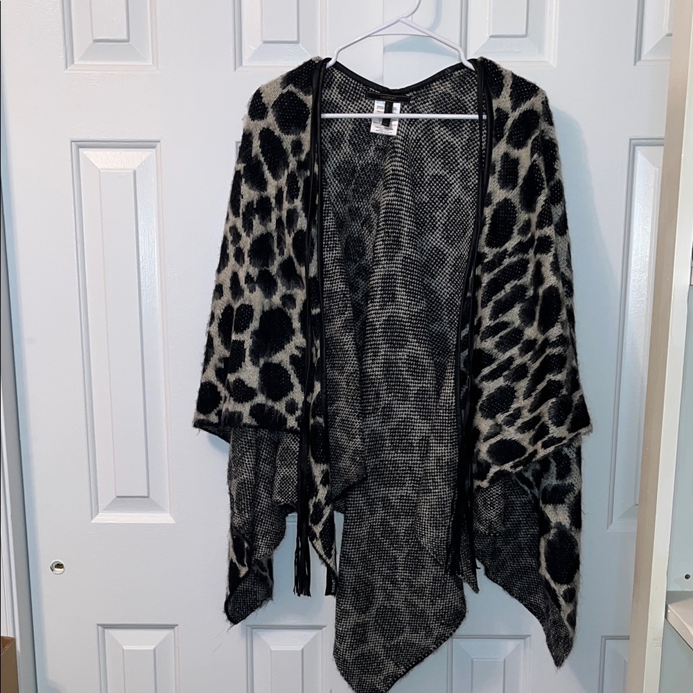 MaxSport Open Front‎ Sweater Poncho Black Print Faux Leather Tassel Size S/M